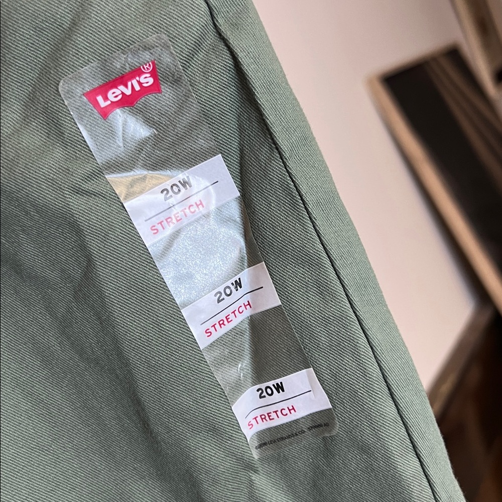 NWT Levi’s Ankle Length Green Khaki Jogger Pants w/ Elastic Waist- 20W - Picture 3 of 11
